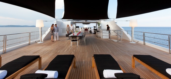 Motor yacht IDOL-  Sundeck Sunbeds and Al resco Dining